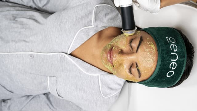 Guide to Facial Massage: Benefits & Step-By-Step Techniques