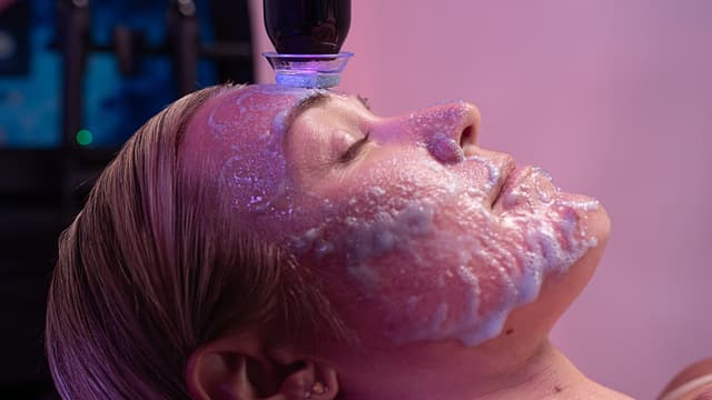 Glo₂Facial vs. Hydrafacial: Key Differences in Technology, Results, and Skin Health